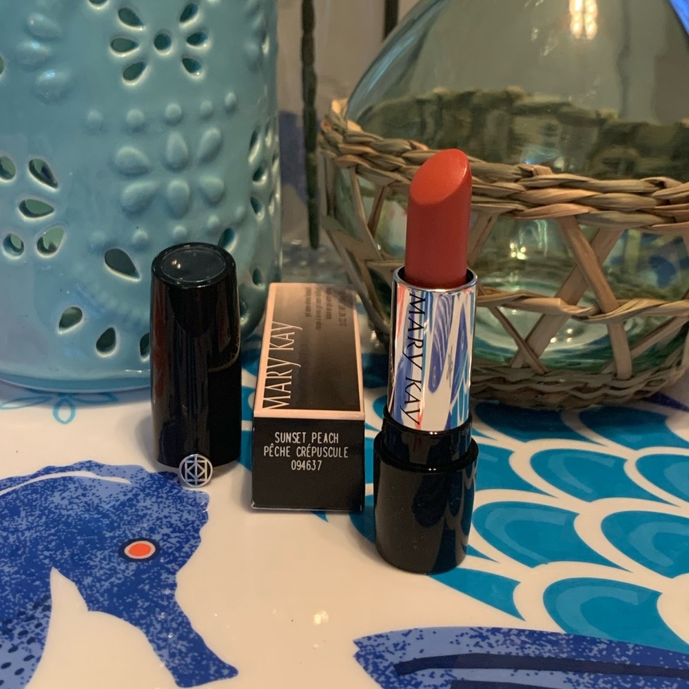 💁🏻‍♀️3 for $12! Mary Kay Gel Semi-Shine Lipstick - Sunset Peach